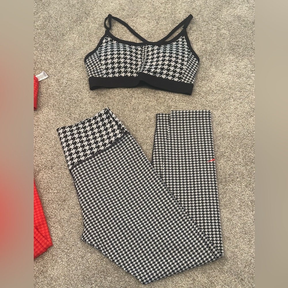 Nike Women’s Black and White Houndstooth Sports Bra & Leggings Set